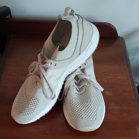 New Balance Cream Sneakers - Picture 5 of 5